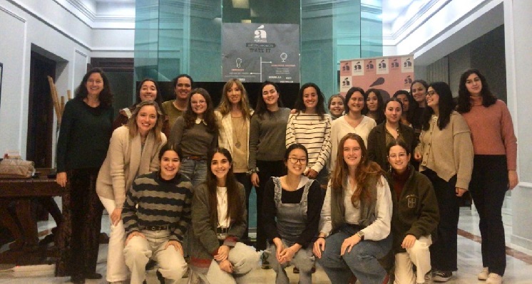 Elena Zaragoza, investigadora del Hospital Virgen del Rocío de Sevilla en el Colegio Mayor Alborán.